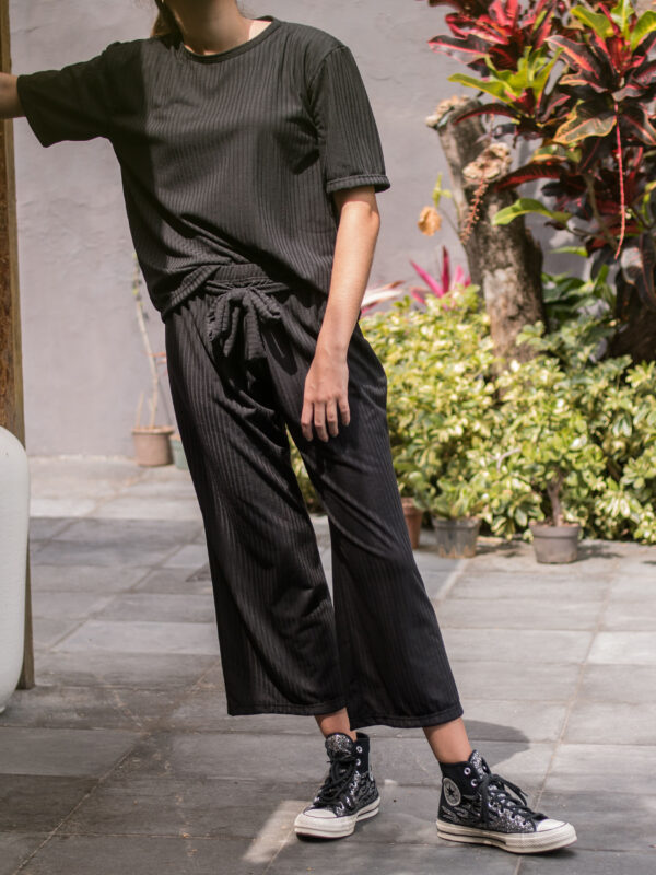 Comfy set pantalón capri y camisa manga corta Negro